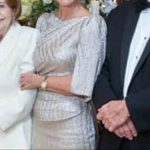 Talbot Runhof Labota Cape dress size 4 Evening Gown /Platinum stretch metallic.